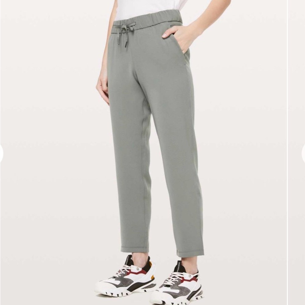 Lululemon On The Fly Gray Pants Sz 2 EUC